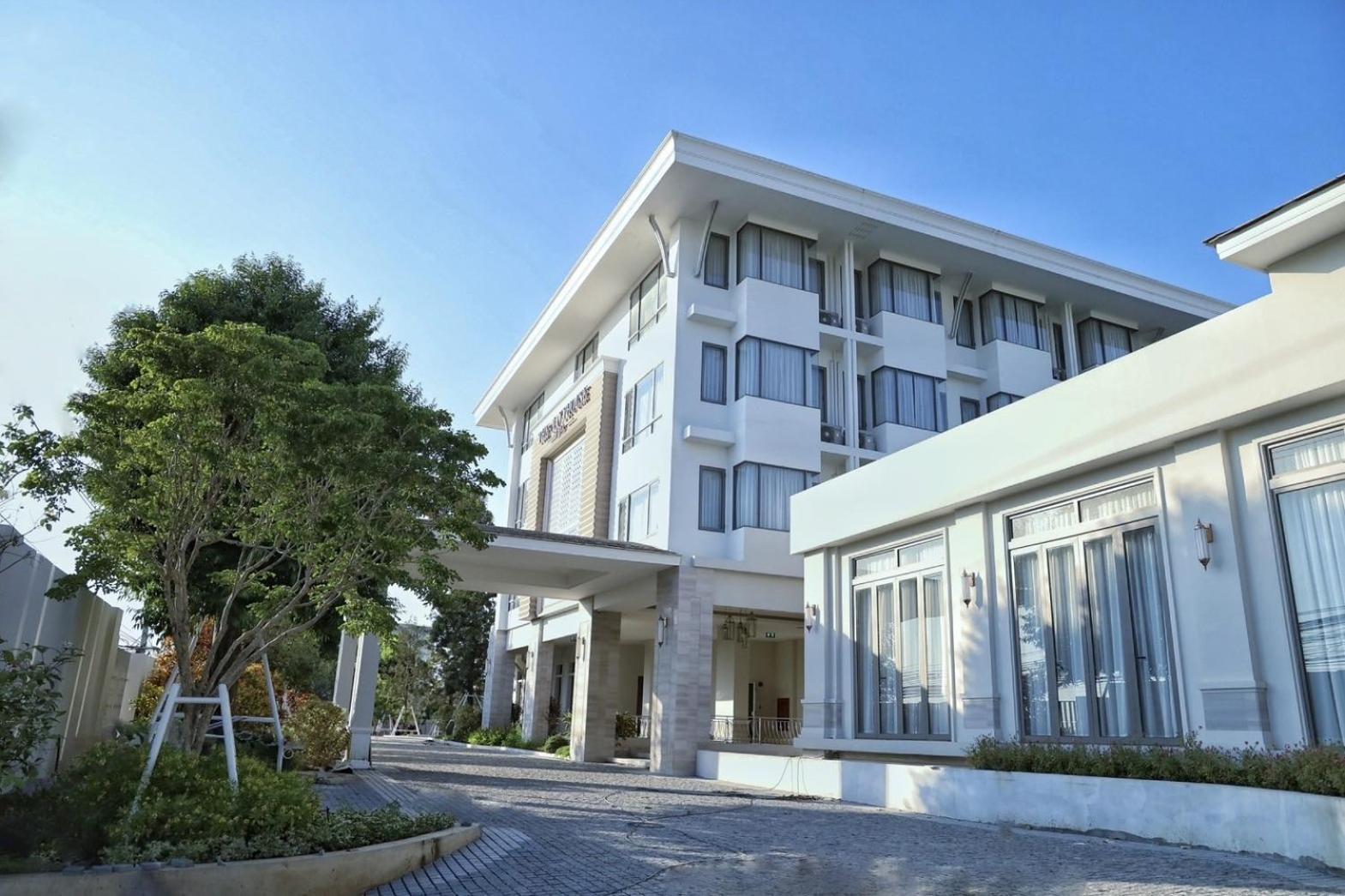 The Navy House Hotel Sattahip Exterior photo