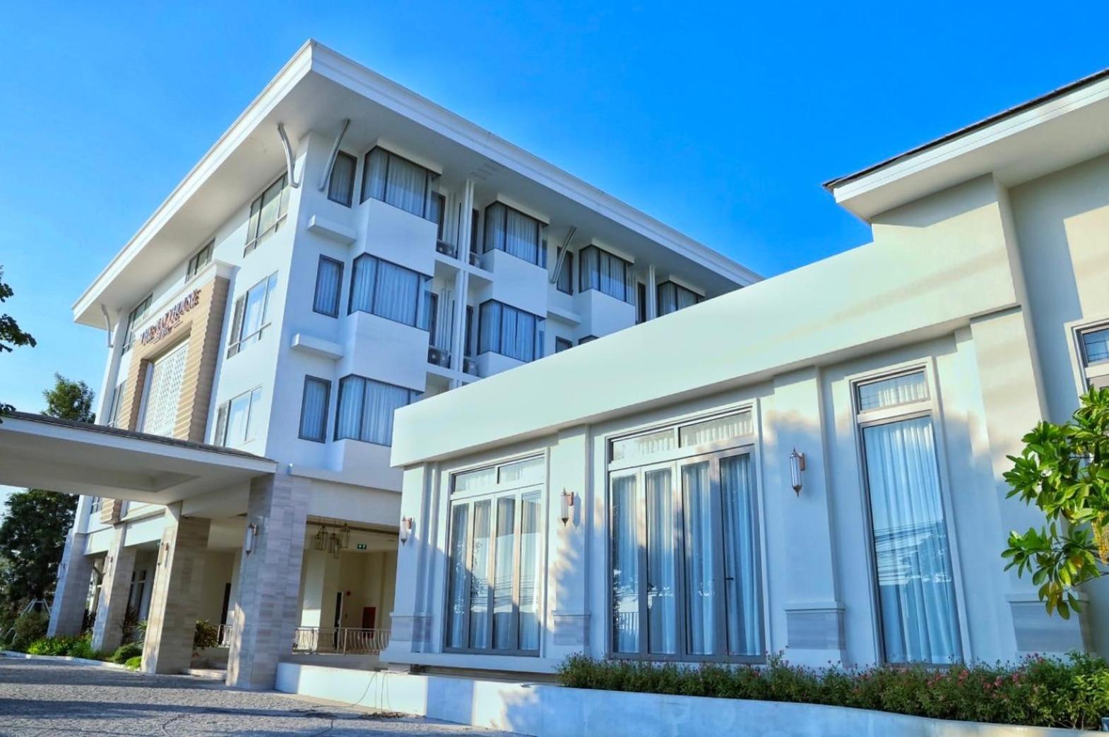 The Navy House Hotel Sattahip Exterior photo