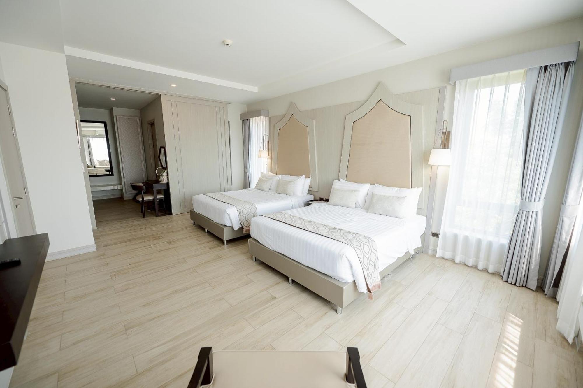 The Navy House Hotel Sattahip Exterior photo