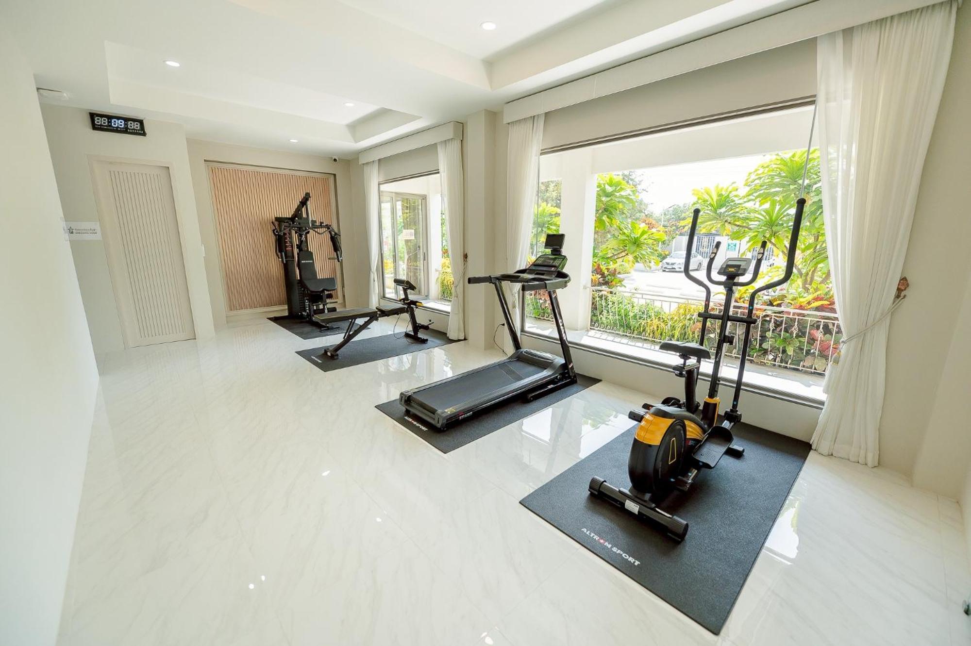 The Navy House Hotel Sattahip Exterior photo